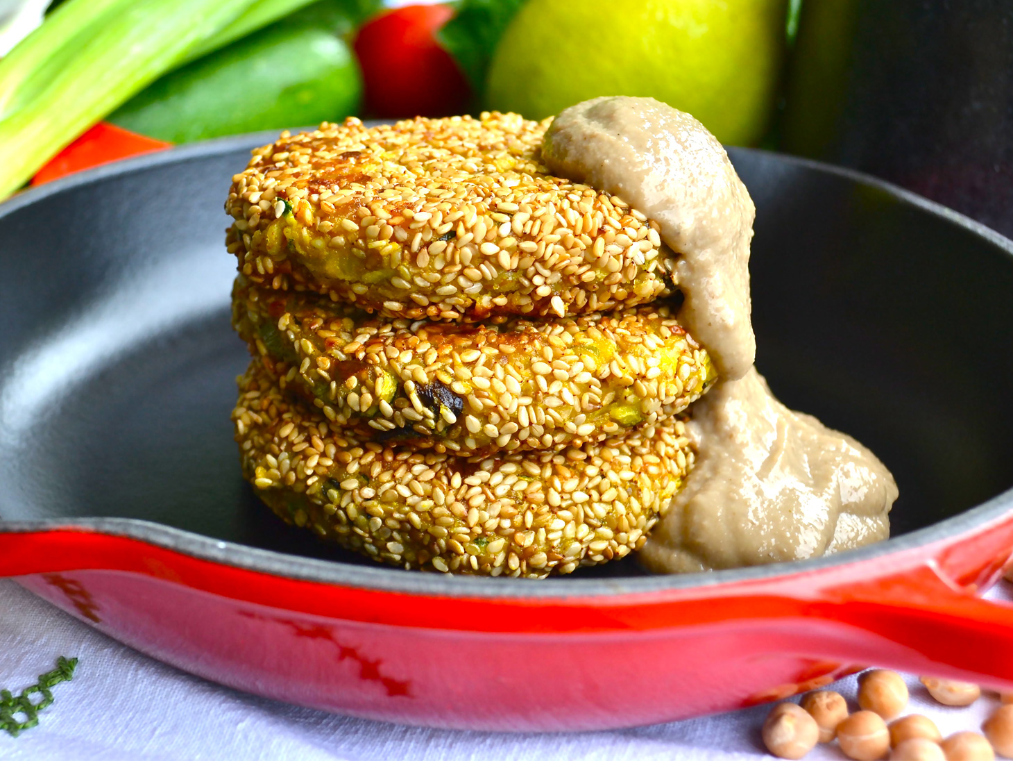 Burger di farro e orzo con salsa ai porcini